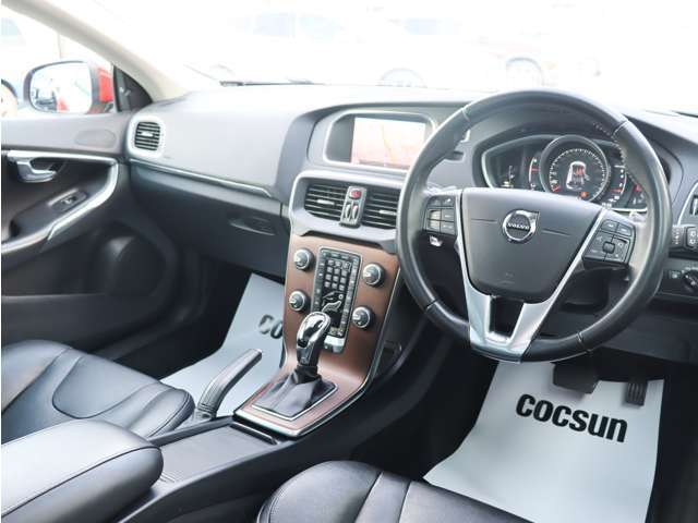 【LAGOM with VOLVO　ボルボのある、ちょうどいい暮らし。】LAGOM（ラーゴム）とは、「自分にとって、多すぎず、少なすぎず、ちょうどいいバランス」という意味があるスウェーデンの言葉です。