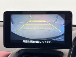 【バックカメラ】駐車時に後方がリアルタイム映像で確認できます。大型商業施設や立体駐車場での駐車時や、夜間のバック時に大活躍！運転スキルに関わらず、今や必須となった装備のひとつです！