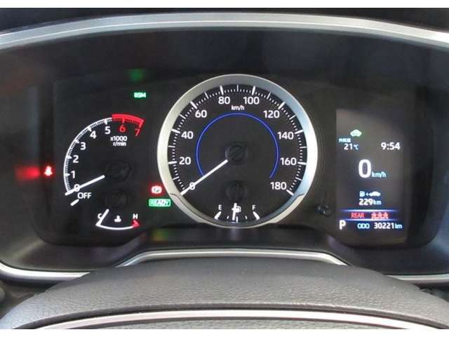 4.2インチカラーTFTマルチインフォメーションディスプレイで各種車両情報を表示できます。