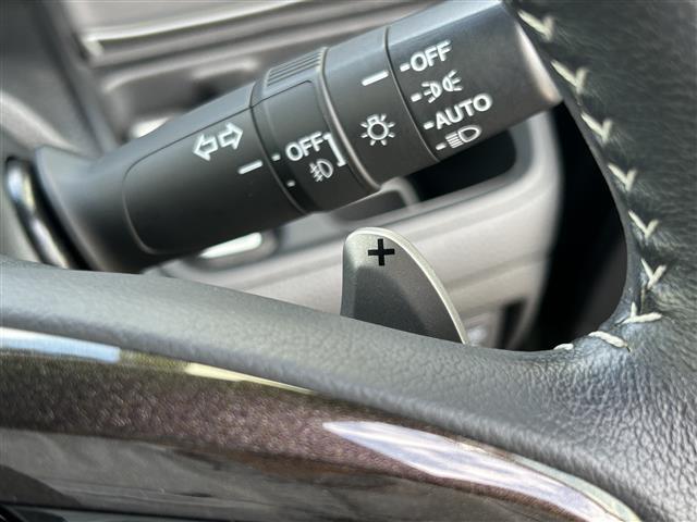 【パドルシフト】ギアを自分で変速できる装置。AT車をマニュアル車のように運転でき、スポーティーな走りを感じる事ができます！