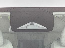 【ホンダセンシング】走行中に前方の車両等を認識し、衝突しそうな時は警報とブレーキで衝突回避と被害軽減をアシスト。より安全にドライブをお楽しみいただけます。