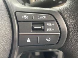 【アダプティブクルーズコントロール】高速道路での長距離走行が楽に！！自動で速度を保つクルーズコントロールが、衝突軽減システムと連携し、前方の車両を感知して車間を保つように速度調節してくれます！！