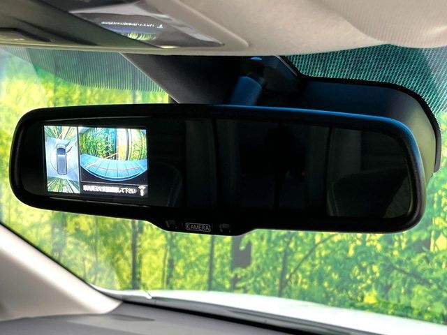 【マルチアラウンドモニター】専用のカメラにより、上から見下ろしたような視点で360度クルマの周囲を確認することができます☆死角部分も確認しやすく、狭い場所での切り返しや駐車もスムーズに行えます。