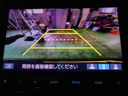 バックカメラの画像です。ガイドラインがスムースな車庫入れをサポートいたします！車庫入れの安心感がアップしますね☆