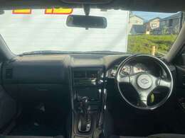 運転廻りの画像です！操作スイッチ類もキレイな状態です。専門スタッフが内外装を清掃・きめ細かい箇所までクリーニングしています。