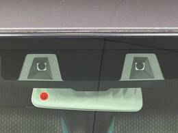 【セーフティサポート】走行中に前方の車両等を認識し、衝突しそうな時は警報とブレーキで衝突回避と被害軽減をアシスト。より安全にドライブをお楽しみいただけます。