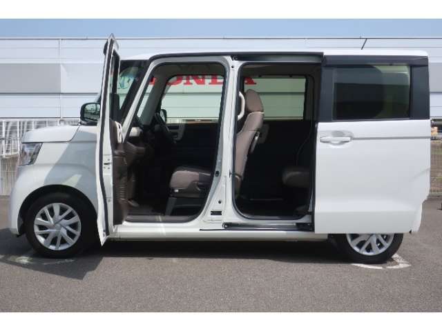 【センタータンクレイアウト】居住性を確保しかつ車体寸法は拡大せず車内スペースの拡大を実現しています