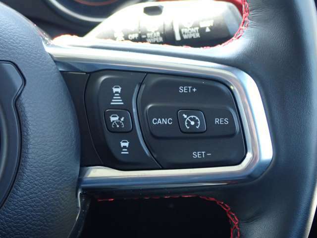 ロングドライブでも安心のアダプティブクルーズコントロール。