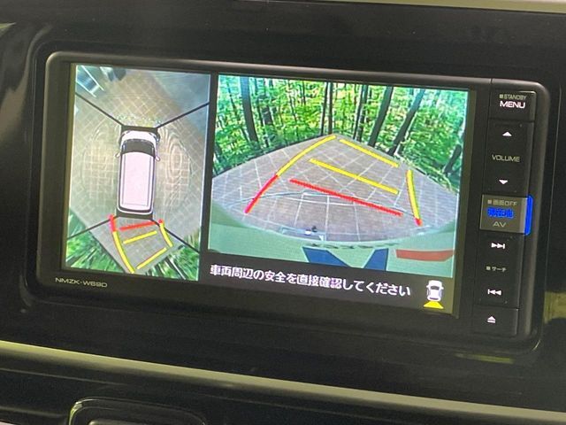 【パノラマモニター】専用のカメラにより、上から見下ろしたような視点で360度クルマの周囲を確認することができます☆死角部分も確認しやすく、狭い場所での切り返しや駐車もスムーズに行えます。