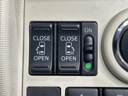 【両側パワースライドドア】スマートキーや運転席のスイッチで後席両側スライドドアの開閉が可能♪電動だから力を入れてドアを開ける必要が無く、小さなお子様でも簡単に開け閉めでき快適です♪