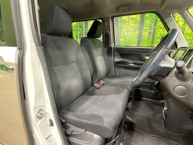 運転席シート廻りは使用感も少なく、良好な状態となっています。丁寧に使われていたことがよくわかりますね。