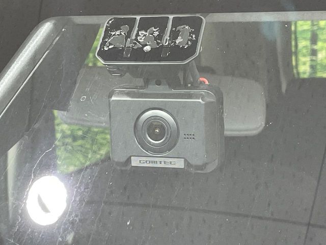 【ドライブレコーダー】安心・安全なカーライフに必須のドライブレコーダーを装備！走行中はもちろん、あおり運転や事故に遭遇した際の状況も映像で記録し、万一のリスクに備えます。