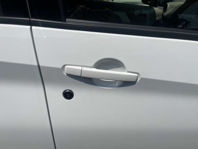 ☆お車についた傷やヘコミ、事故の修理もハヤシにお任せください。自社鈑金工場で修理ができますの安心です☆