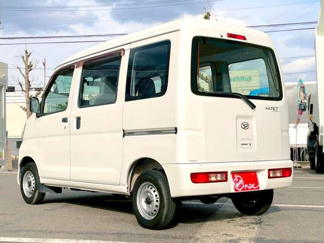当店では仕入れのプロが厳選して安く仕入れているのと、買取したお車を直販しております♪仕入、清掃等商品化まですべて自社が行っております。その為一般価格よりも低い価格設定で販売しております♪