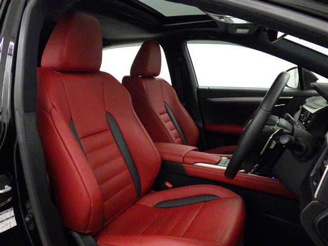 【内装】“F　SPORT”専用本革/“F　SPORT”専用フレアレッド/“F　SPORT”専用本アルミ