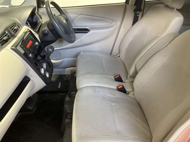 毎回座るフロントシート。運転席は座り心地が重要です♪