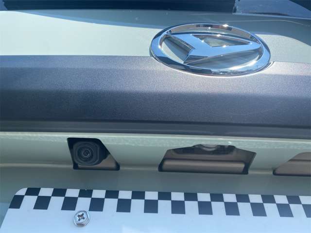 バックカメラ装着済！死角になりやすい後方もとても見やすいです☆車庫入れに自信がない方や縦列駐車が苦手な方にも、オススメな機能です！安心度もアップ！