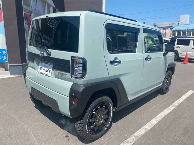 タフト入庫しました！店内展示！届出済未使用車/衝突軽減ブレーキ/ガラスルーフ/コーナーセンサー/ステアリングスイッチ/革巻きステアリング/シートヒーター/フロントフォグランプ/LEDヘッドライト