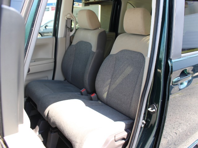 クリーニングをしっかり行っていますので、運転席・助手席どちらもきれいになっております！