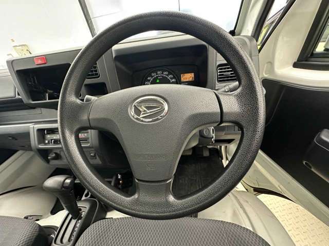運転中には常に触れる場所なので、しっかりお確かめください。