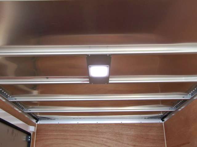 LED庫内灯付きなので夜間の作業もラクラクです☆