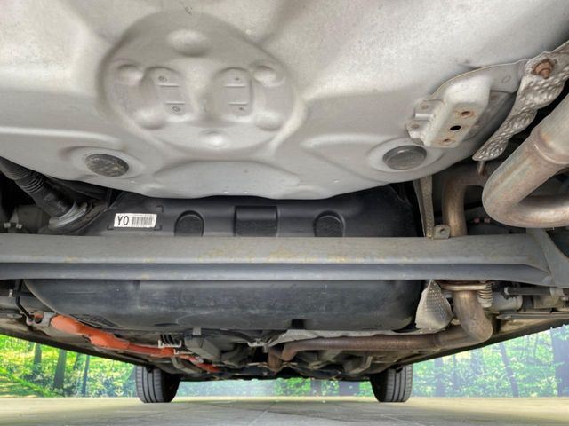 お車を安心してお乗りいただく為には、足回りの定期点検が欠かせません。サービスサポート（有償保証）では無料点検もご提供しており、安心のカーライフをお過ごしいただけるサポート体制が整っています。