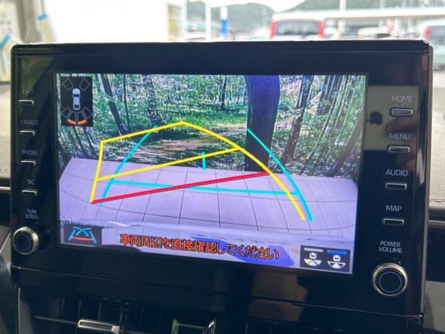 【バックカメラ】駐車時に後方がリアルタイム映像で確認できます。大型商業施設や立体駐車場での駐車時や、夜間のバック時に大活躍！運転スキルに関わらず、今や必須となった装備のひとつです！