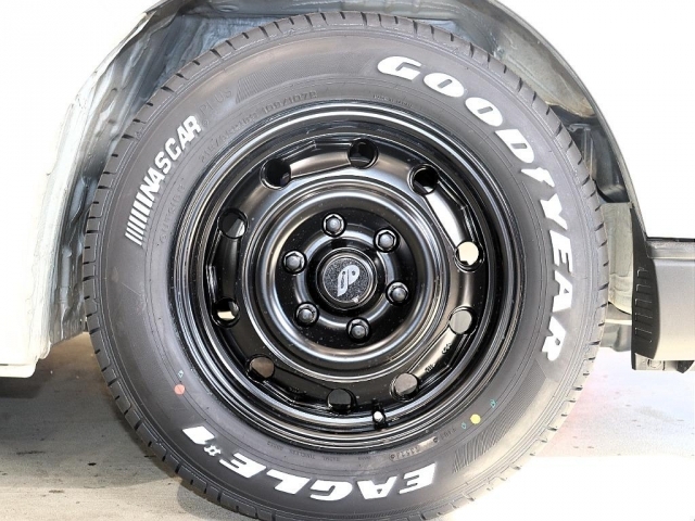 【タイヤ】GOODYEAR　EAGLE　215/65/16【ホイール】PAW　アルミホイール　16インチ