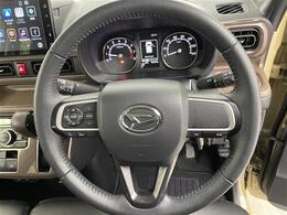 【ステアリング】軽い力で扱いやすいハンドルです。目立つ傷やスレなどなく綺麗な状態です！除菌プランいれていただくとさらに快適に！清潔なお車はお子様にも安心ですね！