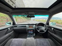 修復歴ナシ＆実走行車のキレイな1台！社外HDDナビやフルセグTV・ETCなどドライブ機能も充実しております！安定感ある走りで乗り心地も◎