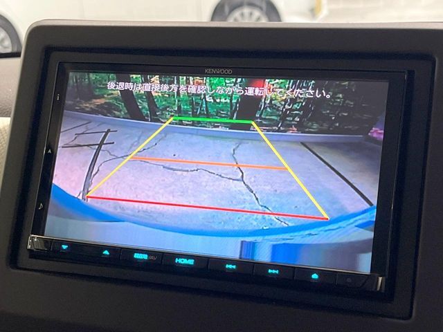 【バックカメラ】駐車時に後方がリアルタイム映像で確認できます。大型商業施設や立体駐車場での駐車時や、夜間のバック時に大活躍！運転スキルに関わらず、今や必須となった装備のひとつです！