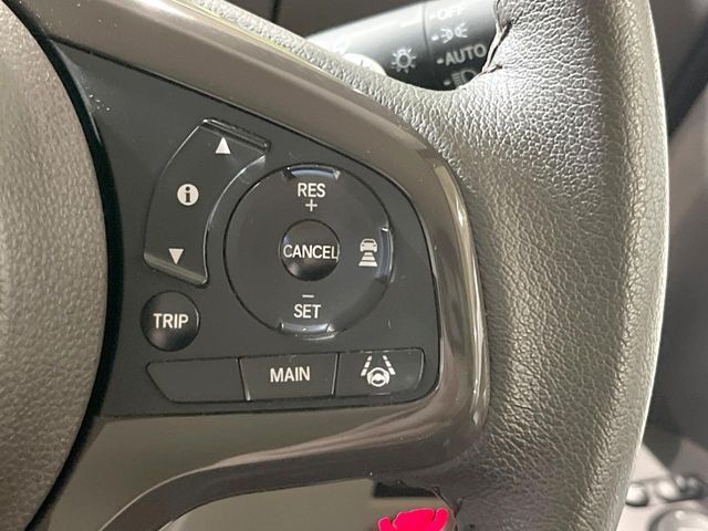 【アダプティブクルーズコントロール】高速道路での長距離走行が楽に！！自動で速度を保つクルーズコントロールが、衝突軽減システムと連携し、前方の車両を感知して車間を保つように速度調節してくれます！！