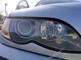 M54型3Lは低回転から驚くほどトルクがあり、しかも回せばパワフル。BMWのNAエンジンはパワーバンドのフィーリング・パフォーマンスが格別です。E46のATはE90に比べてアクセルを踏めばパワフルに回ってくれる設定。