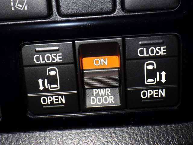 両側電動スライドドアで狭い所でも乗り降り楽々です！