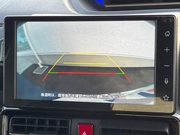 【バックカメラ】駐車時に後方がリアルタイム映像で確認できます。大型商業施設や立体駐車場での駐車時や、夜間のバック時に大活躍！運転スキルに関わらず、今や必須となった装備のひとつです！