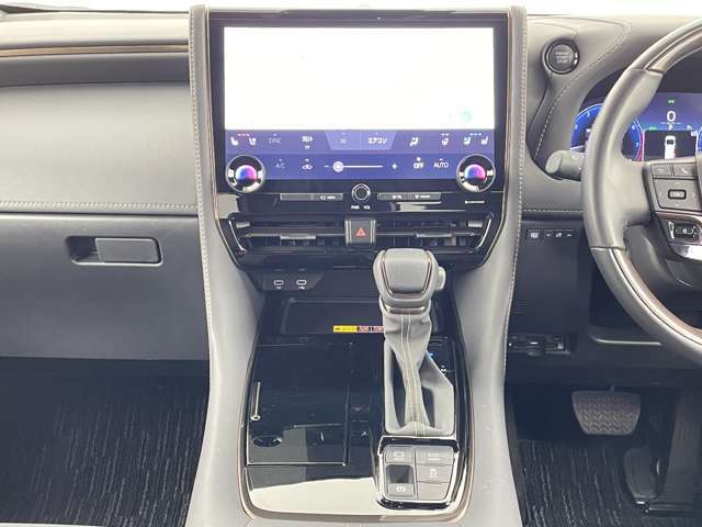 【運転席操作部】快適なドライブを楽しむための機能が装備されています！運転席から触れるので、使いやすいです！除菌プランいれていただくと、さらに清潔で安心していただけます！