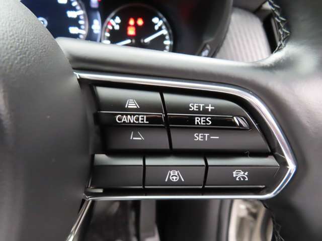 ☆クルーズコントロールはアクセルから足を離しても車速を一定に保つことが出来ます。ずっとアクセルを踏んでいる必要がないため、ドライバーの負担軽減に繋がります☆