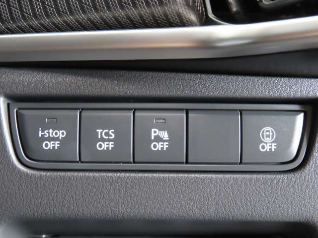 ☆カメラとあわせてコーナーセンサーが付いているので車庫入れやバックが安心です☆