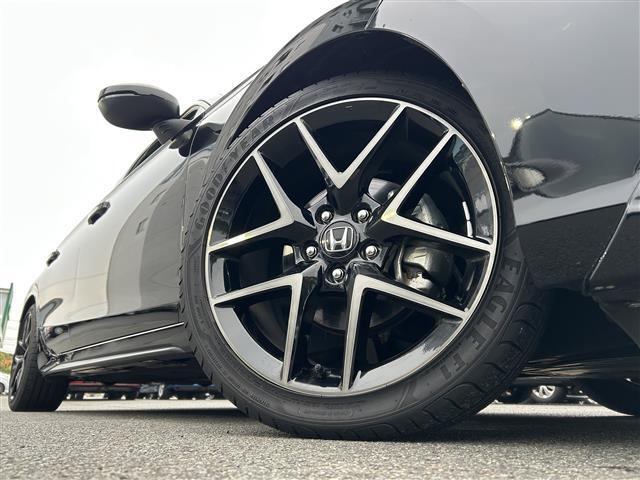【純正18インチアルミホイール】専用のアルミなので、お車のイメージにぴったり！！社外のアルミやスタッドレスタイヤも取り扱いございます！！ドレスアップもカスタマイズもお任せください！！