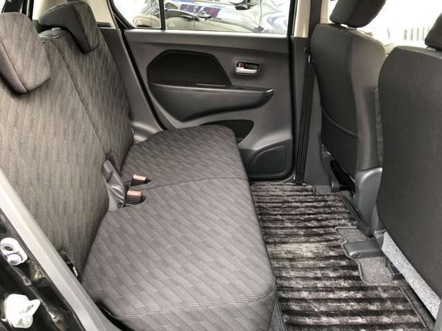 ☆後部座席☆　後部座席も気になるようなキズ・汚れやへたり等、大きなダメージはなく、良好な状態です♪
