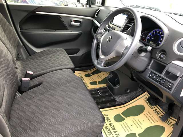 運転席シート廻りは使用感も少なく、良好な状態となっています。前オーナー様が丁寧に使っていたことがよくわかります♪
