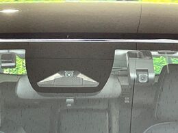 【ホンダセンシング】走行中に前方の車両等を認識し、衝突しそうな時は警報とブレーキで衝突回避と被害軽減をアシスト。より安全にドライブをお楽しみいただけます。