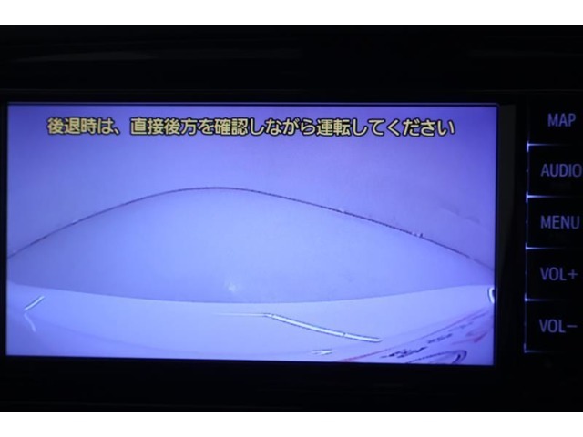 バックモニター付きなのでバックでの車庫入れもラクラク