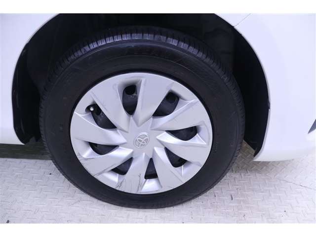 純正スチールホイールキャップ付です！タイヤサイズは165/70R14