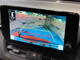 【バックカメラ】駐車時に後方がリアルタイム映像で確認できます。大型商業施設や立体駐車場での駐車時や、夜間のバック時に大活躍！運転スキルに関わらず、今や必須となった装備のひとつです！