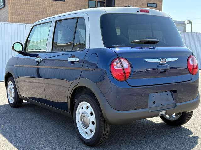 中古車・届出済未使用車を常時展示しております。お客様用大駐車場と店内にはキッズスペースもありますので、ご家族お揃いでのご来店をお待ちしております。