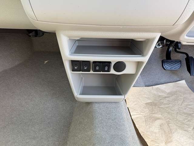 USB電源ソケットを装備☆タイプAとタイプCとなっております☆運転席・助手席シートヒーターが付いています☆