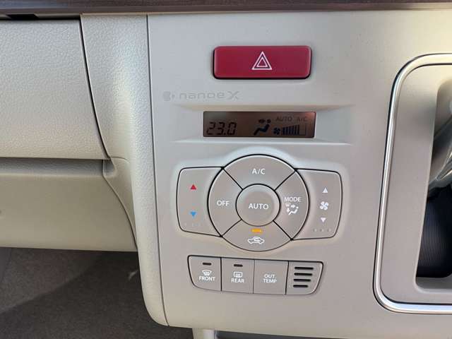 フルオートエアコンで夏場も冬場も快適です☆