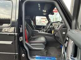 特別なクルマを選ぶための贅沢な空間をご用意。ゆったりと落ち着いた空間でコーヒーを飲みながら車選びをお楽しみください。