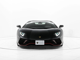 ランボルギーニ アヴェンタドール 黒の中古車 - carview!